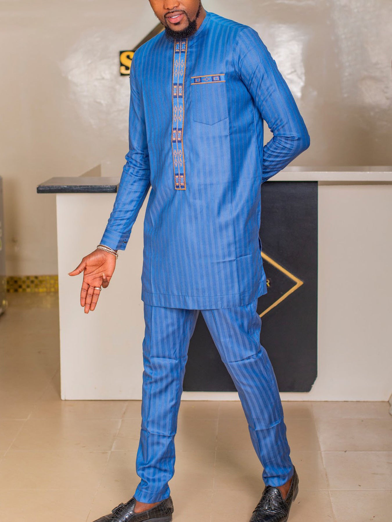 Men's Traditional Top And Pants Suit Style